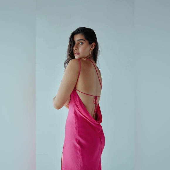 Hot pink dress - Picture 2 of 7